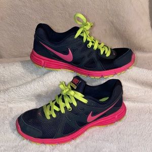 Nike revolution 2